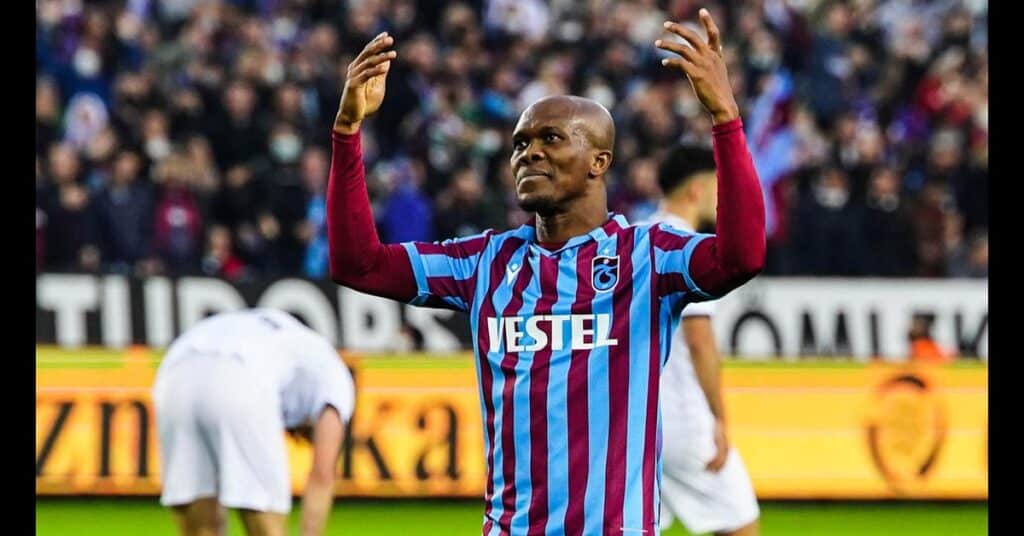 Nwakaeme earns standing ovation in home win